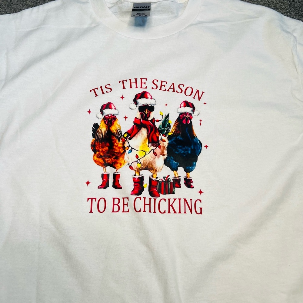 NEW ‘Tis the season to be Chicking Shirt, Christmas, chickens, size Med. gift
